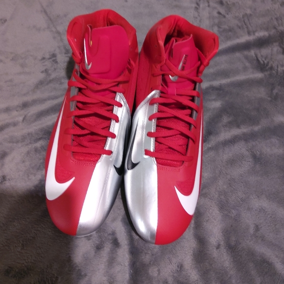 NIKE Hyperfuse Cleats - Picture 1 of 3